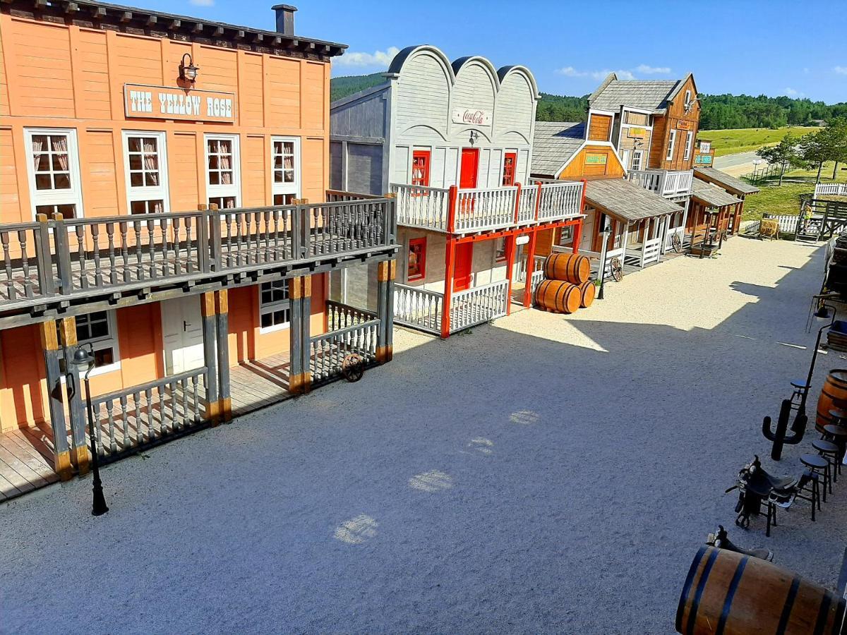 El Paso City, Zlatibor - Unique Wooden Cottages, Treehouse, Wild West Rooms, Accommodation 1-6 People Zewnętrze zdjęcie