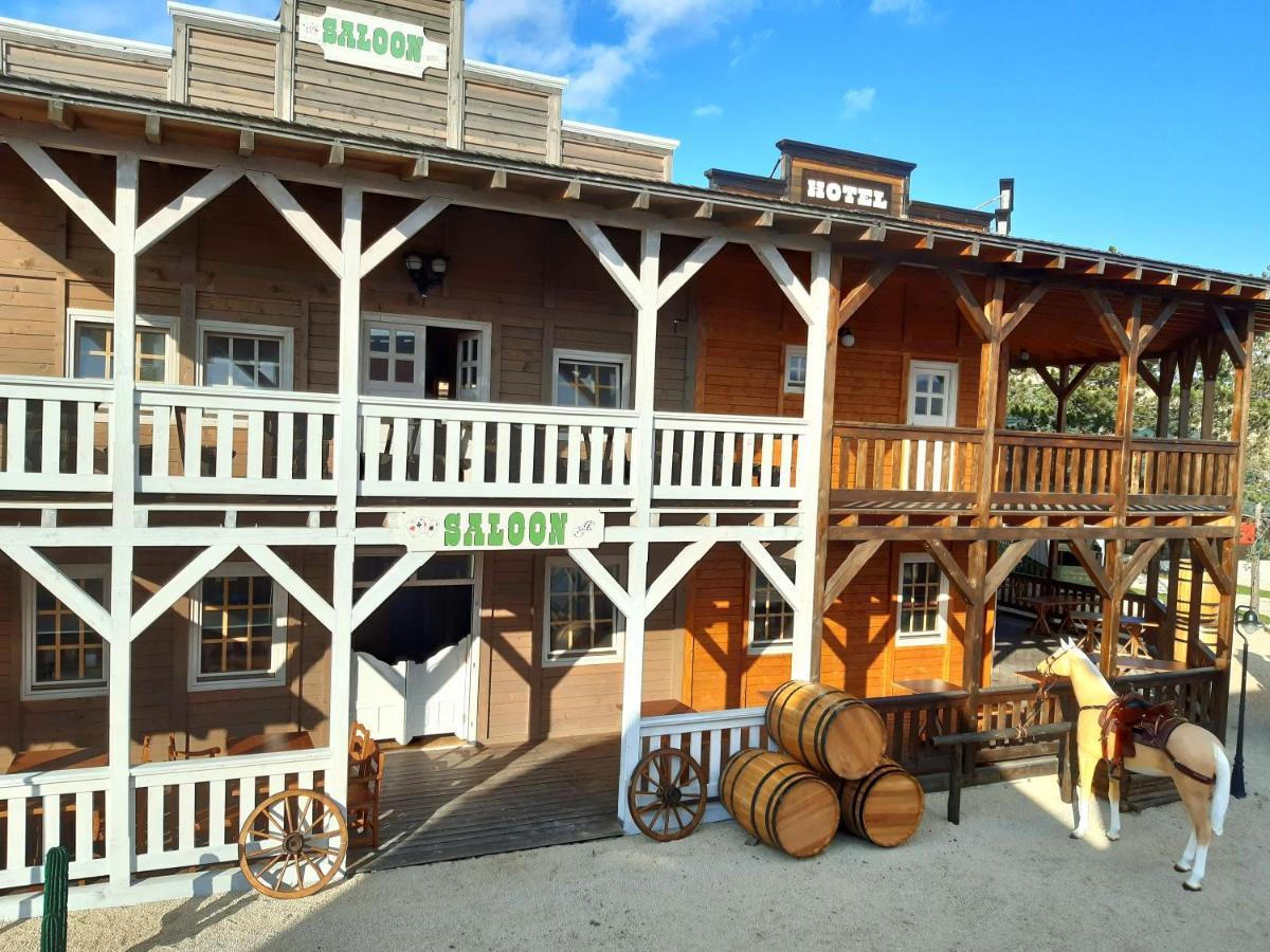 El Paso City, Zlatibor - Unique Wooden Cottages, Treehouse, Wild West Rooms, Accommodation 1-6 People Zewnętrze zdjęcie