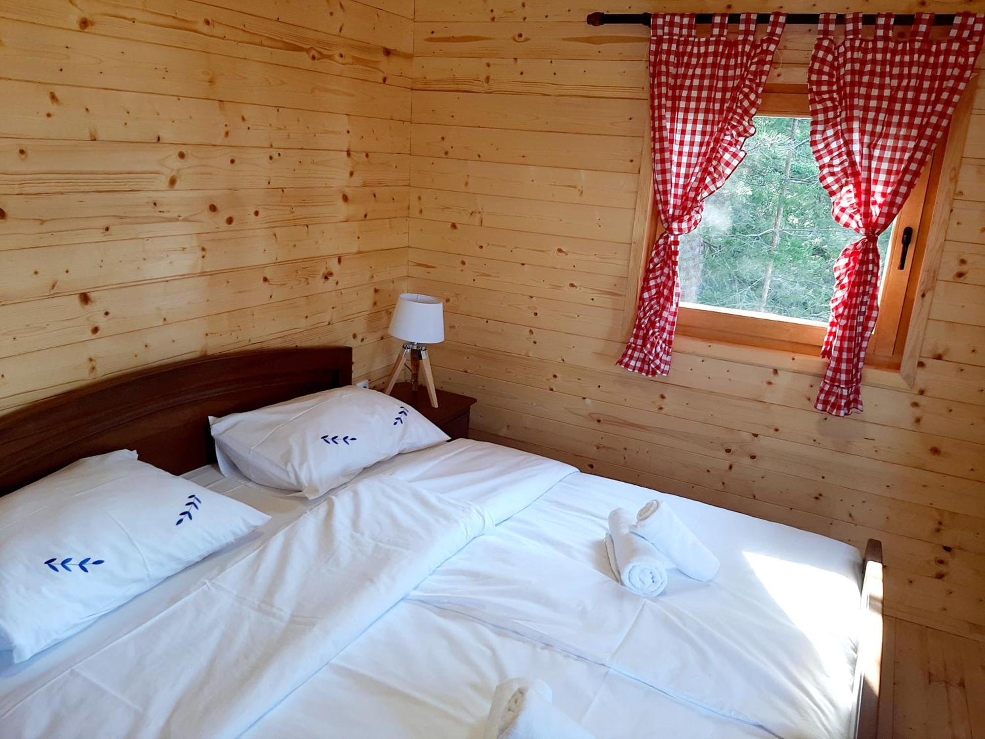 El Paso City, Zlatibor - Unique Wooden Cottages, Treehouse, Wild West Rooms, Accommodation 1-6 People Pokój zdjęcie